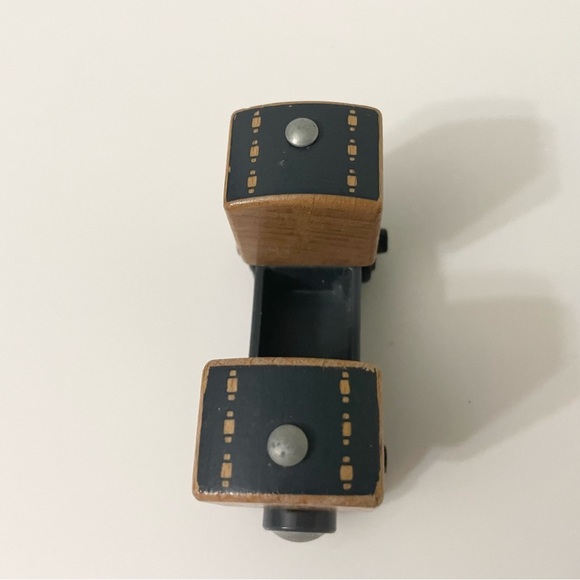 Thomas & Friends Wooden Clarabel Train - Picture 7 of 13